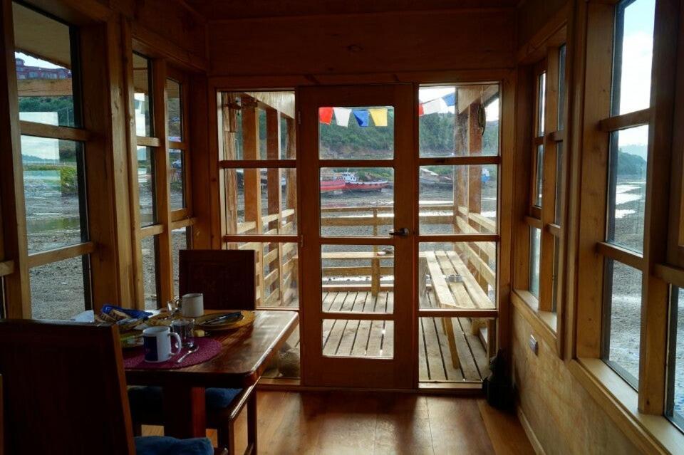 Hostal Palafito Waiwen Castro Exteriör bild