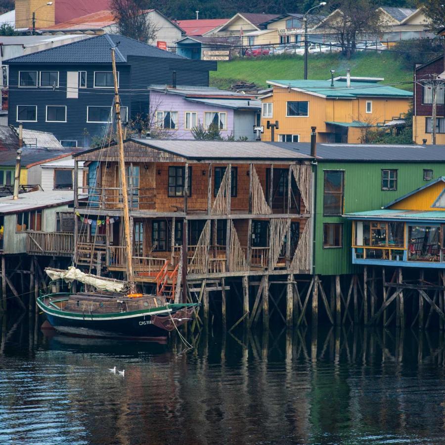 Hostal Palafito Waiwen Castro Exteriör bild