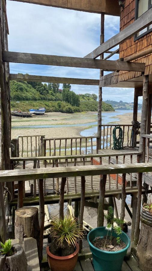 Hostal Palafito Waiwen Castro Exteriör bild