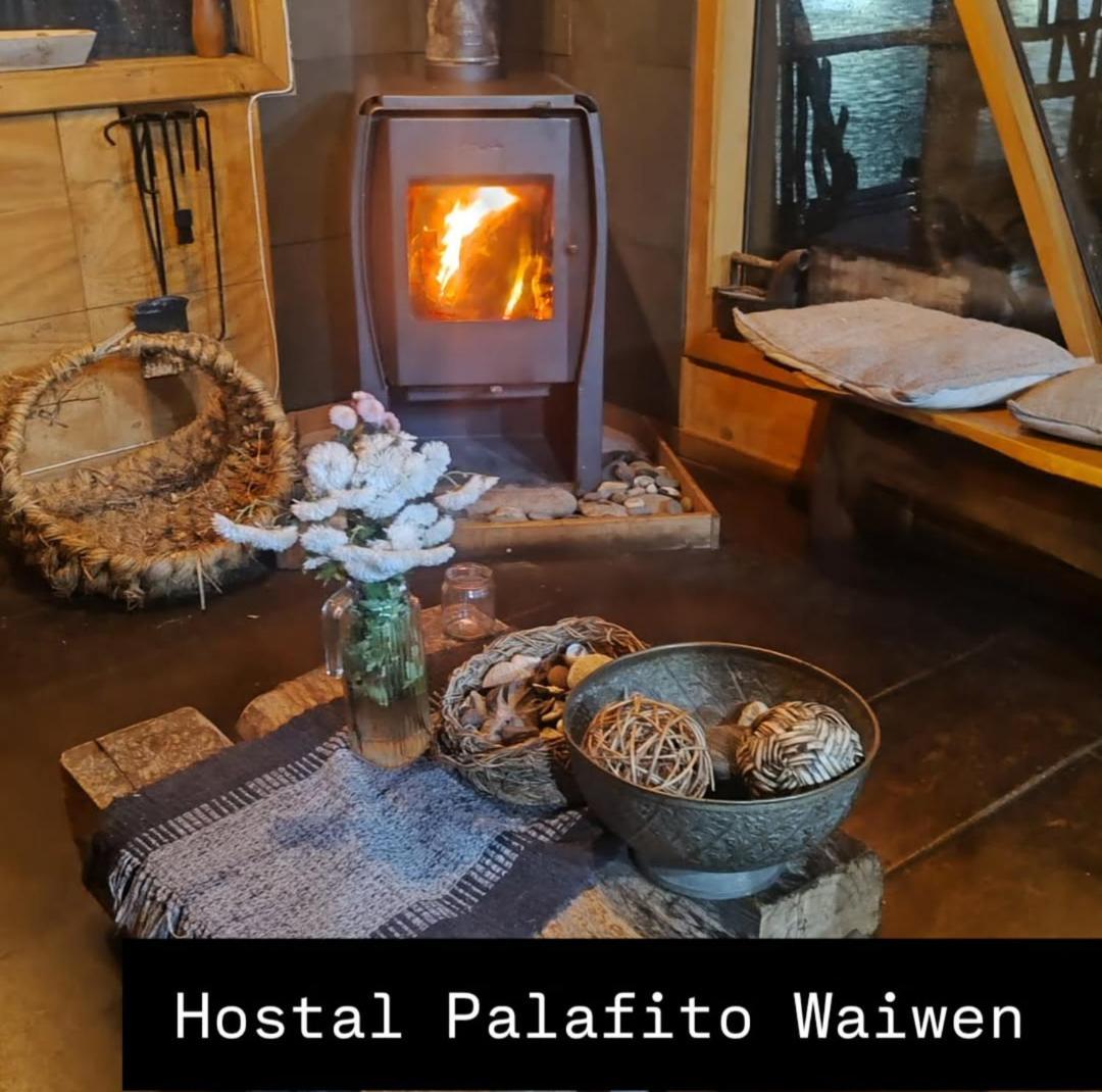 Hostal Palafito Waiwen Castro Exteriör bild